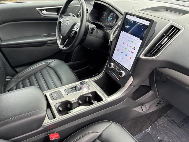 Photo of 2023 Gray Metallic Ford Edge