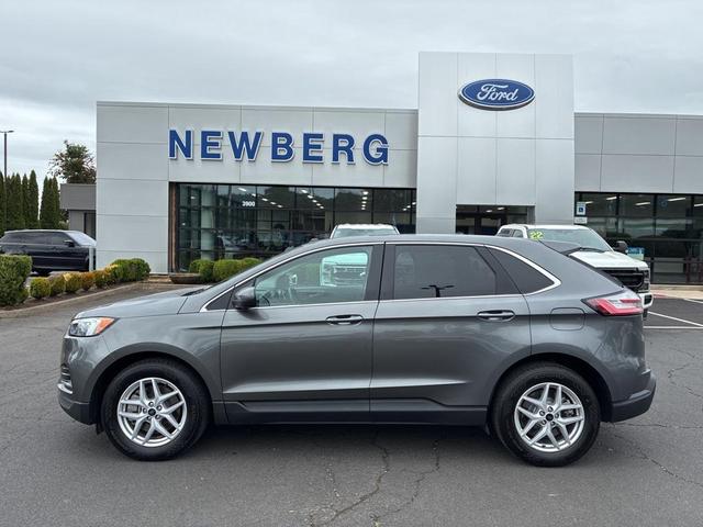 Photo of 2023 Gray Metallic Ford Edge