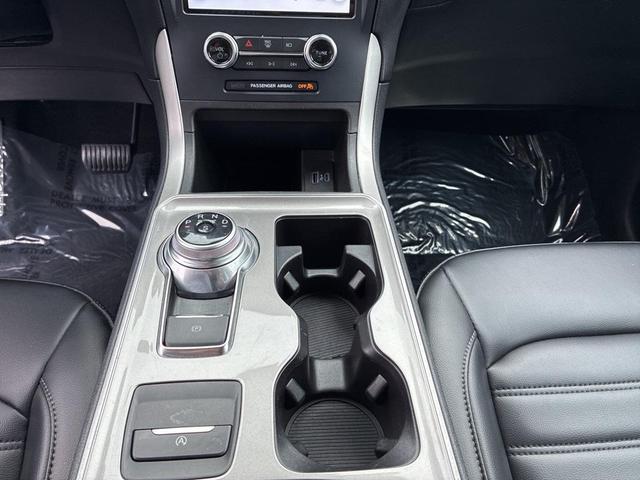 Photo of 2023 Gray Metallic Ford Edge
