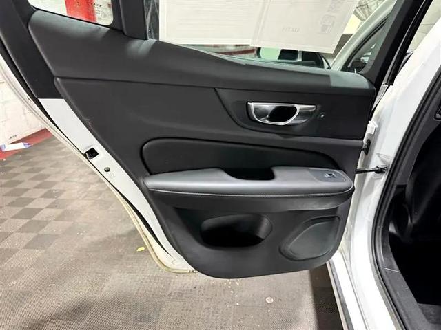 Photo of 2023 Crystal White Metallic Volvo S60