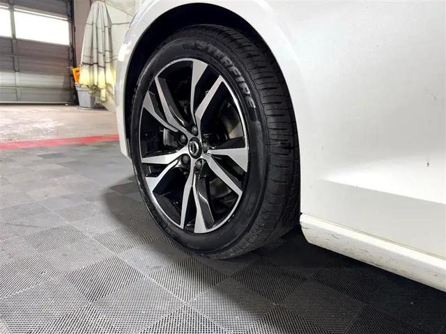 Photo of 2023 Crystal White Metallic Volvo S60