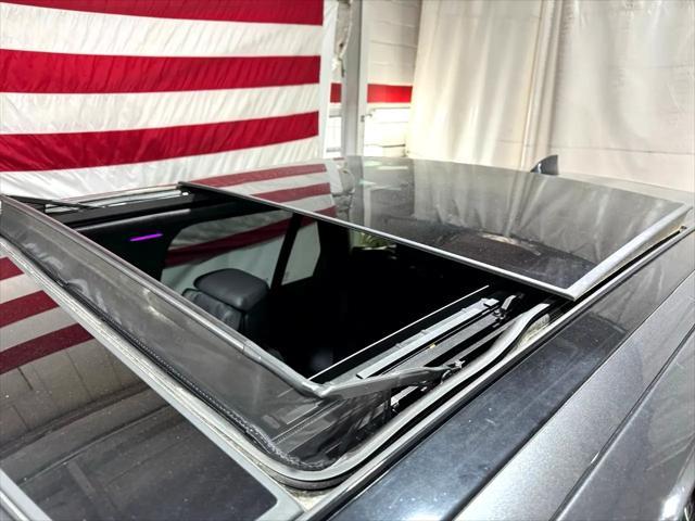 Photo of 2022 Gray Land Rover Range Rover