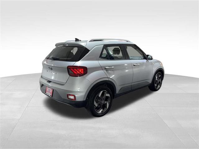Photo of 2021 Stellar Silver Hyundai VENUE