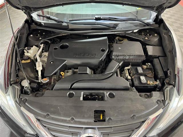 Photo of 2016 Super Black Clearcoat Nissan Altima