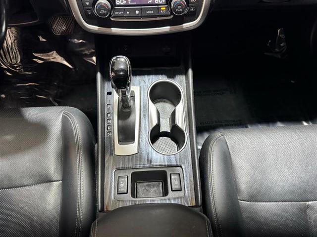 Photo of 2016 Super Black Clearcoat Nissan Altima