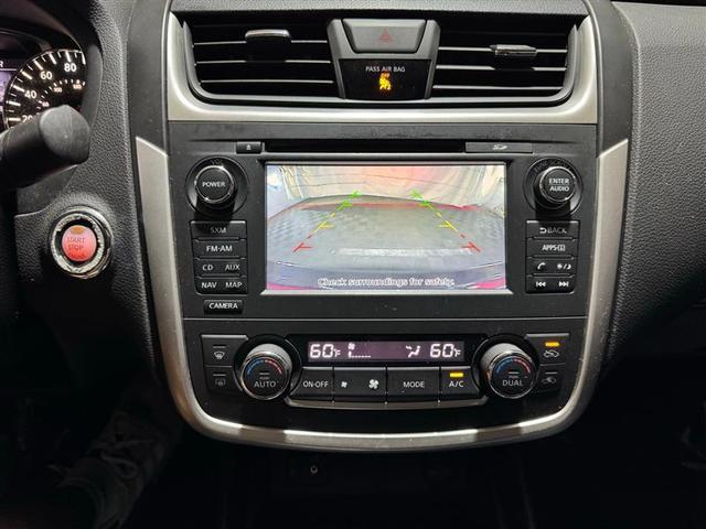 Photo of 2016 Super Black Clearcoat Nissan Altima