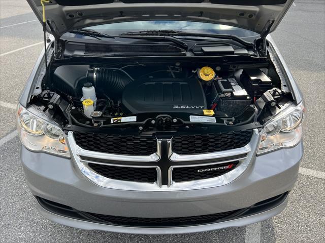 Photo of 2016 Billet Silver Metallic Clearcoat Dodge Grand Caravan