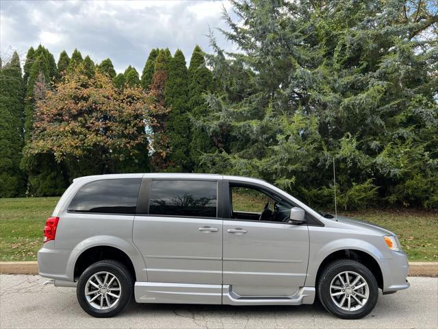 Photo of 2016 Billet Silver Metallic Clearcoat Dodge Grand Caravan