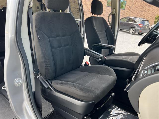 Photo of 2016 Billet Silver Metallic Clearcoat Dodge Grand Caravan