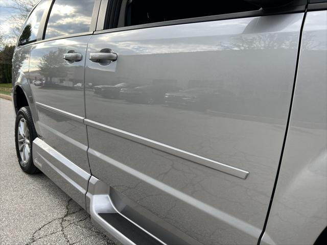 Photo of 2016 Billet Silver Metallic Clearcoat Dodge Grand Caravan