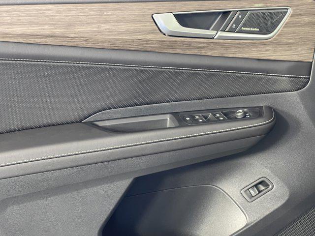 Photo of 2025 Deep Black Pearl Volkswagen Atlas