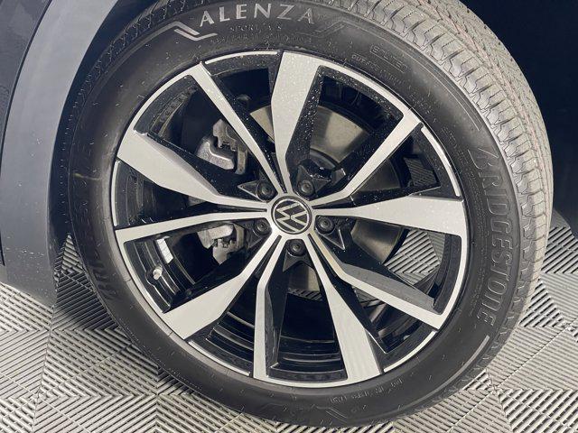 Photo of 2025 Deep Black Pearl Volkswagen Atlas