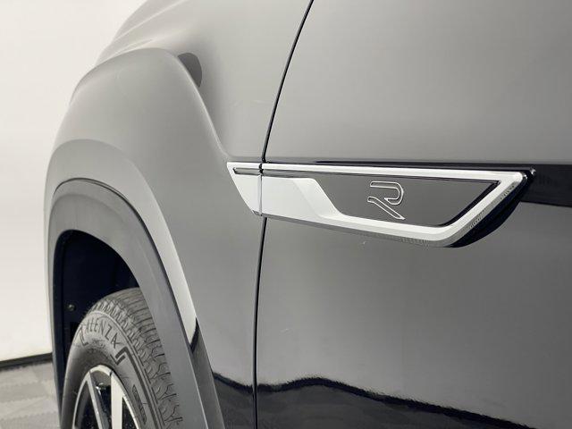 Photo of 2025 Deep Black Pearl Volkswagen Atlas