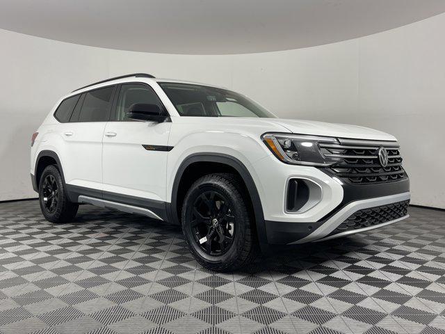 Photo of 2025 Pure White Volkswagen Atlas