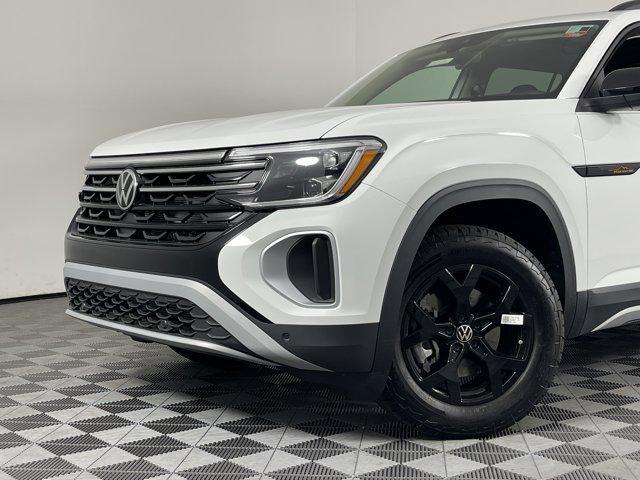 Photo of 2025 Pure White Volkswagen Atlas