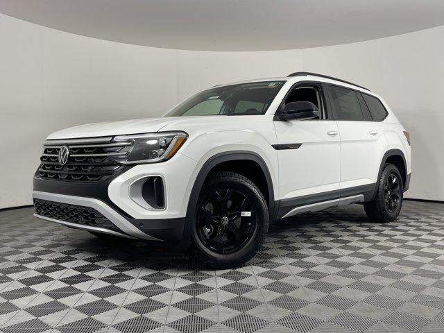 Photo of 2025 Pure White Volkswagen Atlas