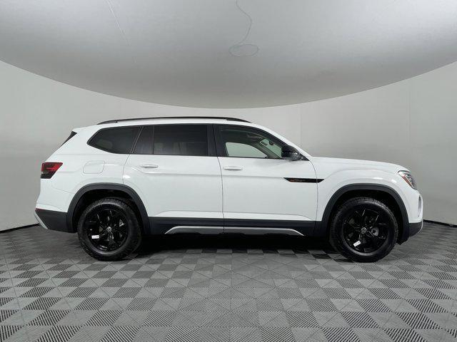 Photo of 2025 Pure White Volkswagen Atlas