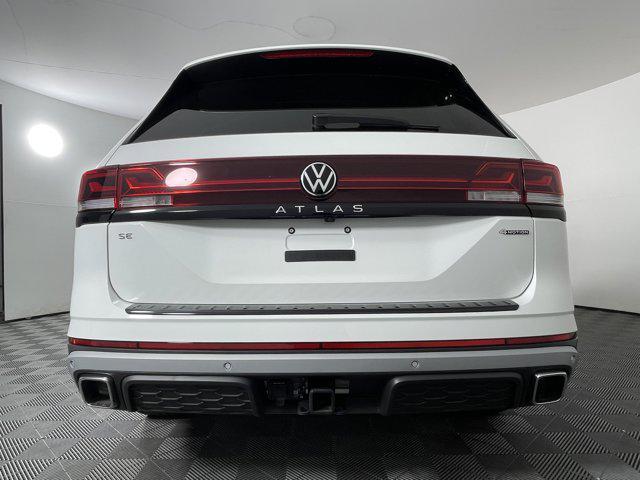 Photo of 2025 Pure White Volkswagen Atlas