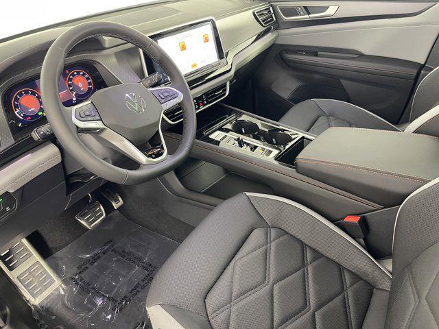 Photo of 2025 Pure White Volkswagen Atlas