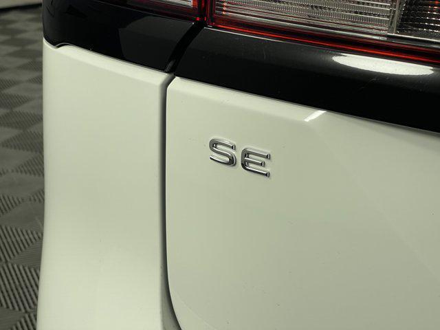 Photo of 2025 Pure White Volkswagen Atlas