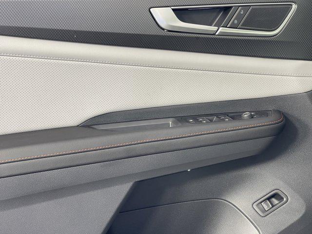 Photo of 2025 Pure White Volkswagen Atlas
