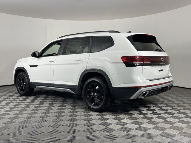 Photo of 2025 Pure White Volkswagen Atlas