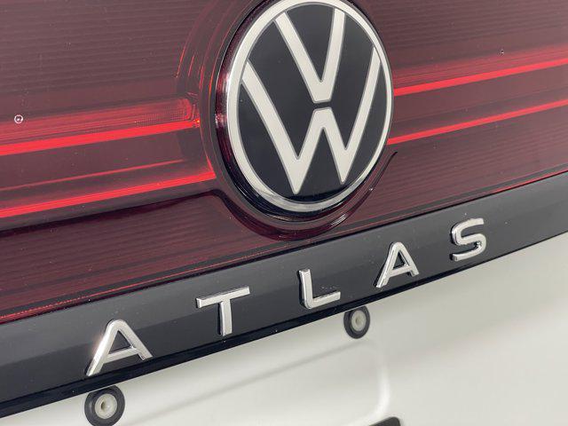 Photo of 2025 Pure White Volkswagen Atlas