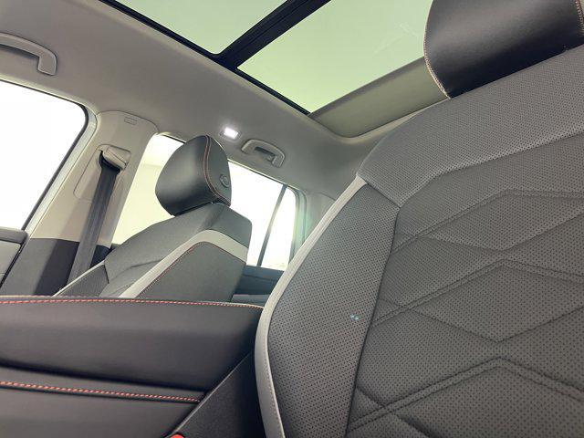 Photo of 2025 Pure White Volkswagen Atlas