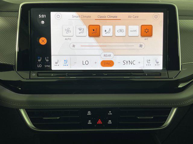 Photo of 2025 Pure White Volkswagen Atlas