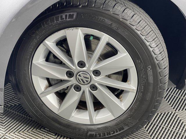 Photo of 2016 Platinum Gray Metallic Volkswagen Golf