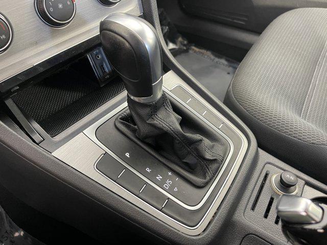 Photo of 2016 Platinum Gray Metallic Volkswagen Golf