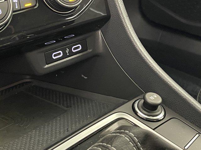 Photo of 2021 Pure White Volkswagen Jetta