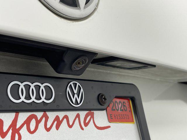 Photo of 2021 Pure White Volkswagen Jetta