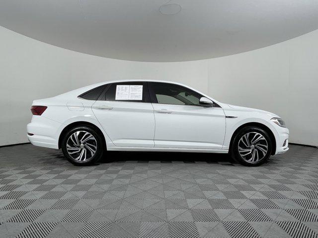 Photo of 2021 Pure White Volkswagen Jetta