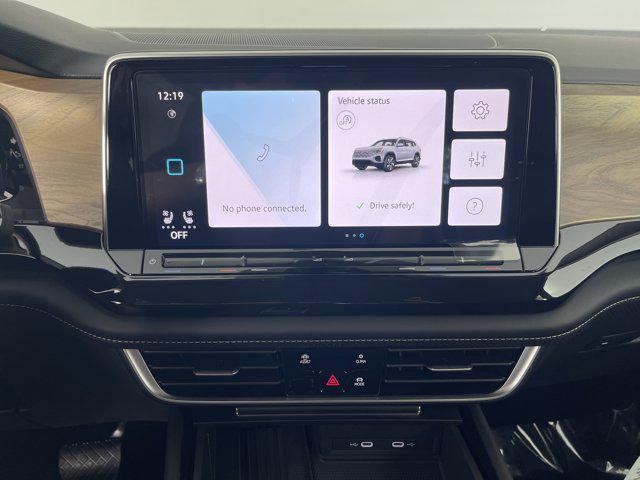 Photo of 2025 Pure White Volkswagen Atlas