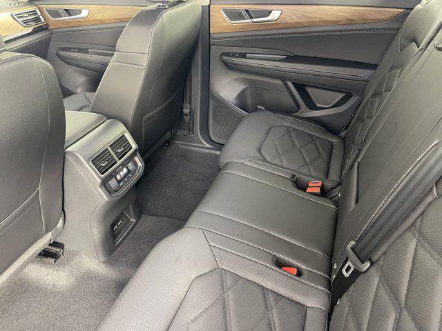 Photo of 2025 Pure White Volkswagen Atlas