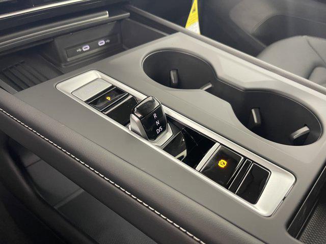 Photo of 2025 Pure White Volkswagen Atlas