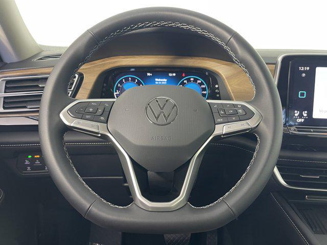 Photo of 2025 Pure White Volkswagen Atlas