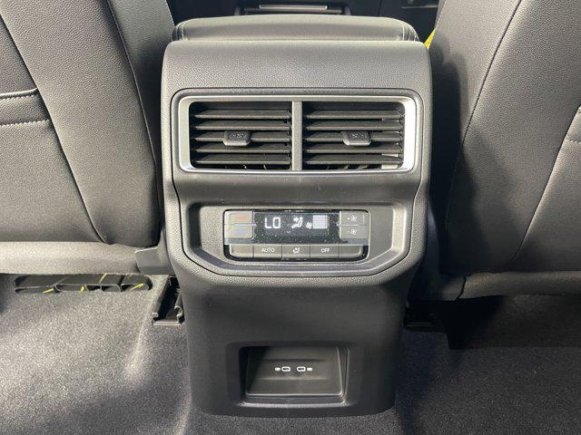 Photo of 2025 Pure White Volkswagen Atlas