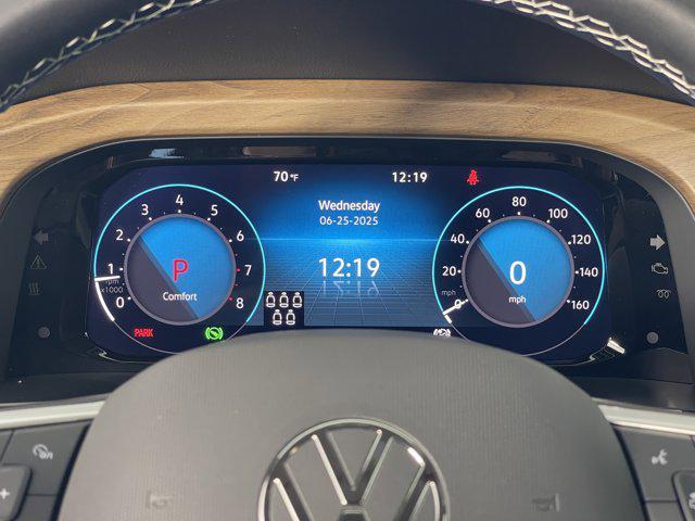 Photo of 2025 Pure White Volkswagen Atlas