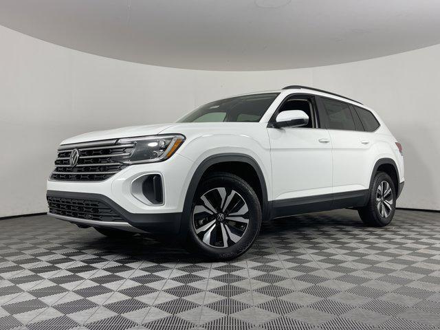 Photo of 2025 Pure White Volkswagen Atlas