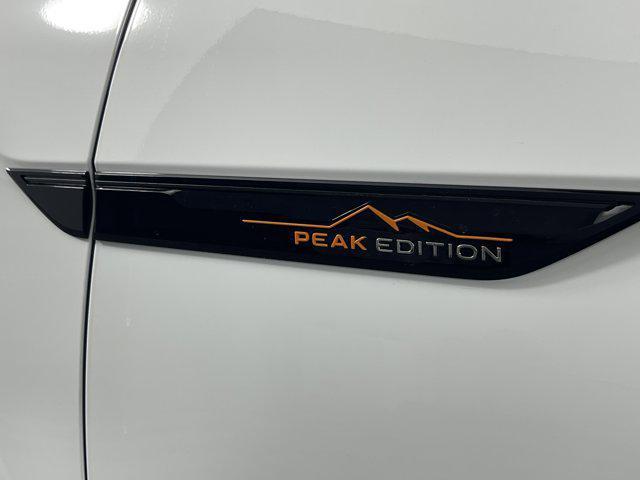 Photo of 2025 Pure White Volkswagen Atlas