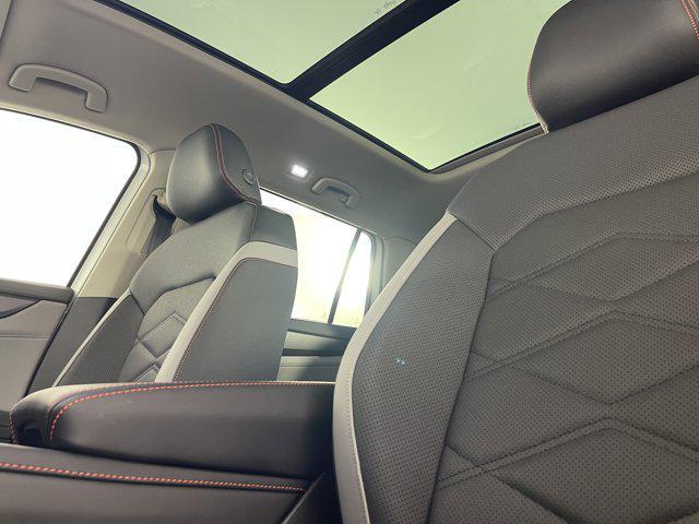 Photo of 2025 Pure White Volkswagen Atlas