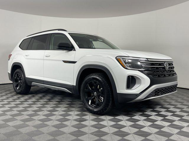 Photo of 2025 Pure White Volkswagen Atlas