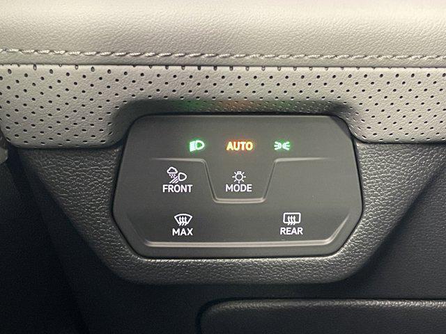 Photo of 2025 Pure White Volkswagen Atlas