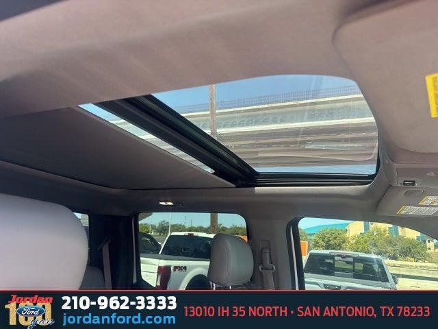 Photo of 2016 White Platinum Clearcoat Metallic Ford F-150