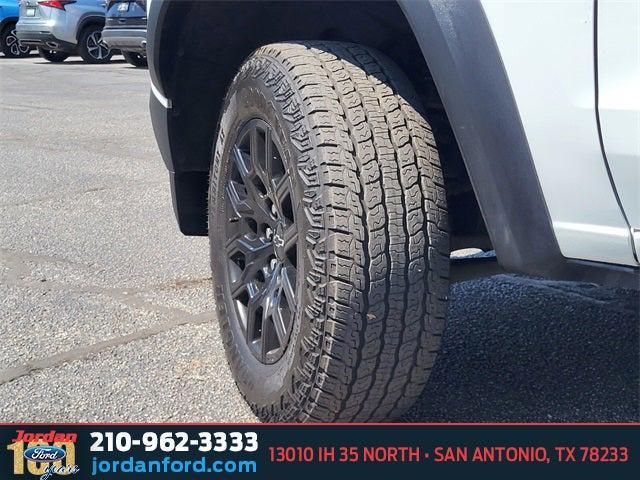 Photo of 2023 Summit White Chevrolet Colorado