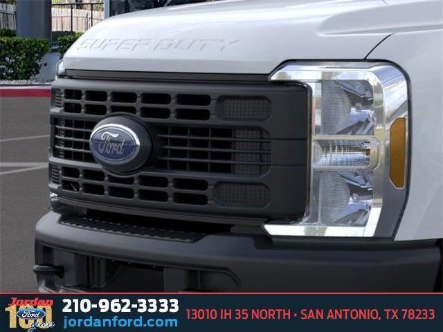 Photo of 2025 Oxford White Ford F-350