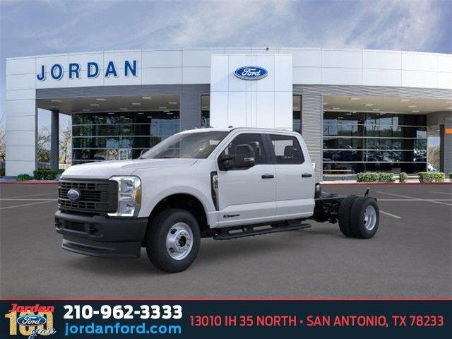 Photo of 2025 Oxford White Ford F-350