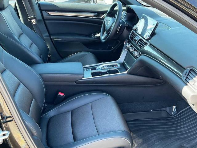 Photo of 2022 Crystal Black Pearl Honda Accord